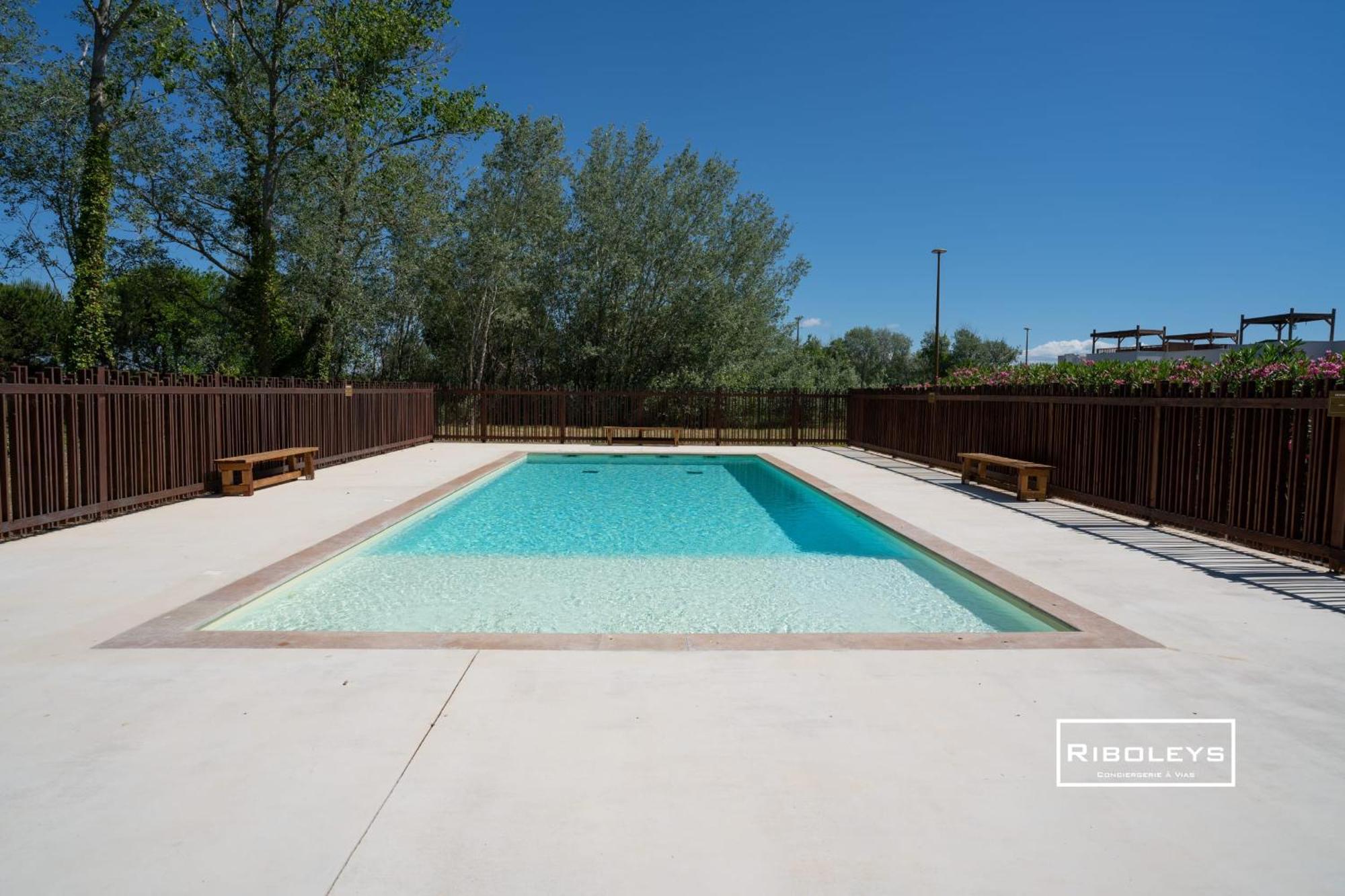 Villa T3 Climatisee En Residence Avec Piscine Vias Exterior photo